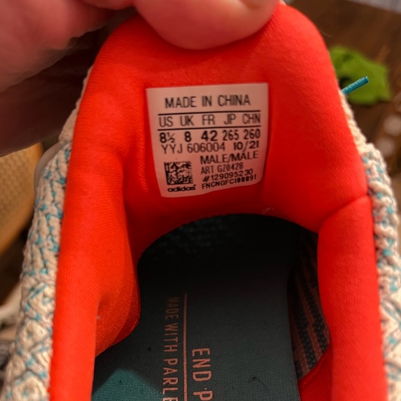 Men’s ultra boost US size 8.5. Made from recycled ocean plastic. Worn one time. - Picture 2 of 5